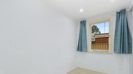 4 Papeete Avenue, Lethbridge Park NSW 2770 - House For Rent | Domain - Photo 3