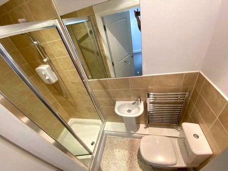 Bacara Court, 6-8 Charlton Dirve, Sale, Manchester, M33 2BJ - Photo 3