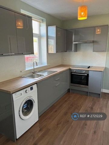 2 bedroom semi-detached house to rent - Photo 4