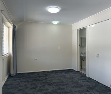 Studio apartment in ideal location! - Unfurnished - Photo 3