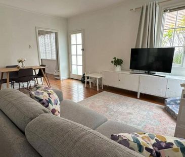 Charming 2 bed unit - Photo 5
