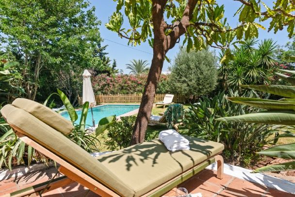 4 Bedroom Villa For Rent in Nueva Andalucía, Málaga - Photo 1