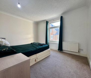 2 bedroom end of terrace house to rent - Photo 3