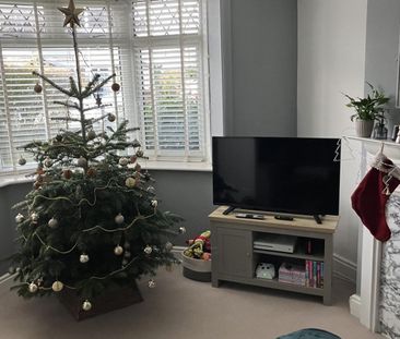 George V Avenue, Worthing, West Sussex - Photo 1