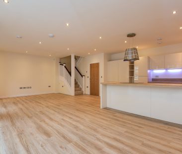 Almansa Way, Lymington, SO41 flat to rent - Photo 2