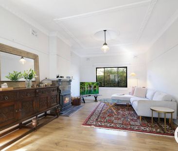 STUNNING 3 BEDROOM HOME! - Photo 5