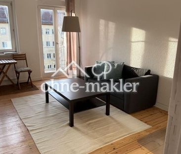 Hochwertig neu möblierte 2-Zimmer-Altbauwohnung mit Balkon zum ruhi... - Photo 1