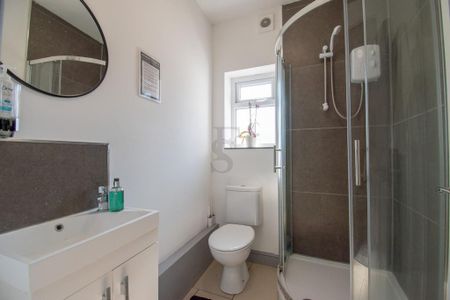 1 bedroom in a house share to rent - Photo 5