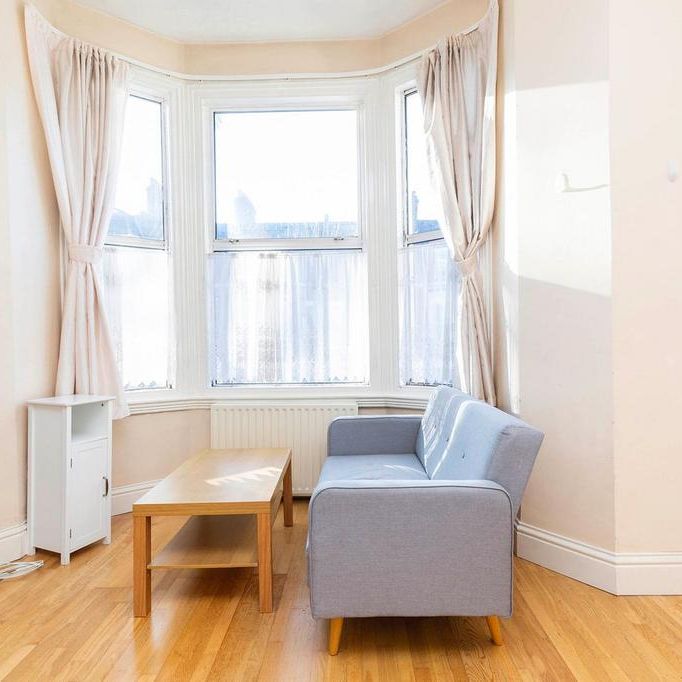 Studio to rent - Photo 1