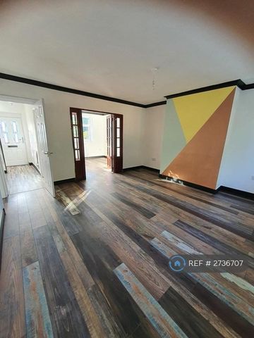 4 bedroom semi-detached house to rent - Photo 2