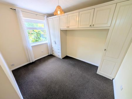 3 bedroom end of terrace house to rent - Photo 2