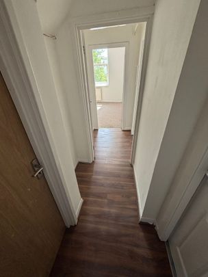 1 Bed Flat, Bury New Road, M7 - Photo 1