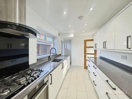 3 bedroom semi-detached house to rent - Photo 4