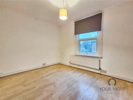 4 bedroom flat to rent - Photo 2