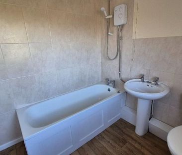 3 bedroom semi-detached house to rent - Photo 6