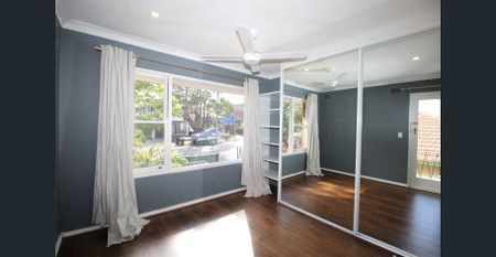 BRIGHT AND SUNNY TOP FLOOR UNIT - Photo 4