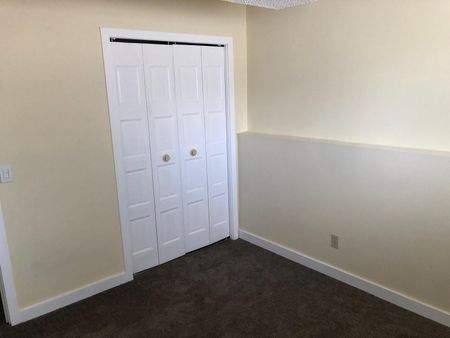 Newly Renovated 2-Bedroom Unit with In-Suite Laundry!! - Photo 3