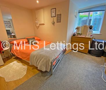 3 Bedroom Mid Terraced House for rent in Beechwood View - Photo 3