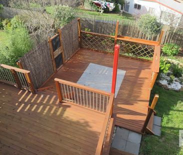 Beautiful Family Home With Stunning Views & Exceptional Outdoor Living - Photo 3