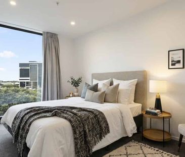 MODERN 1-BEDROOM END APARTMENT + DECK + CARPARK - Photo 2