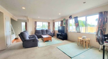 Spacious Three-Bedroom, Two-Bathroom Home in Prime Papamoa Location - Photo 4