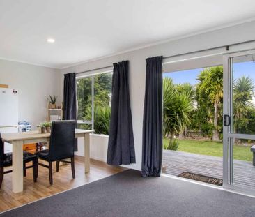 Spacious Family Home - Photo 4