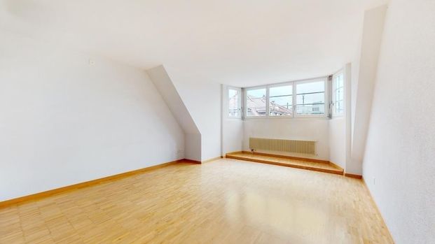 Helle, moderne 2.5-Zimmer-Dachwohnung - Photo 1