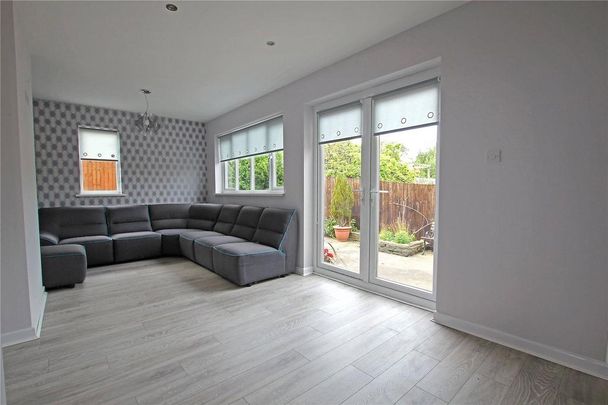 4 bedroom detached house to rent - Photo 1