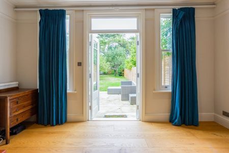 5 bedroom semi-detached house to rent - Photo 2