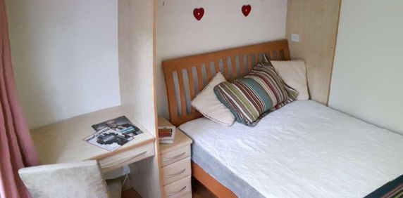 Spacious Countrylike Houseshare, Offroad Parking, NW Woking, 5mins drive M3 j3 - Photo 2