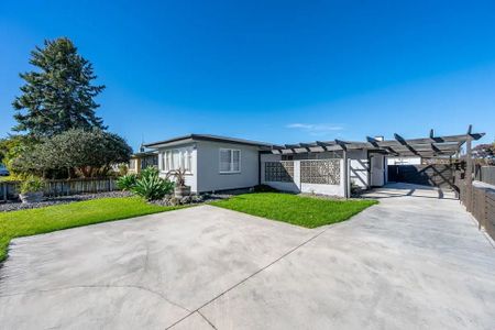 Large 3 Bedroom family home - Photo 4