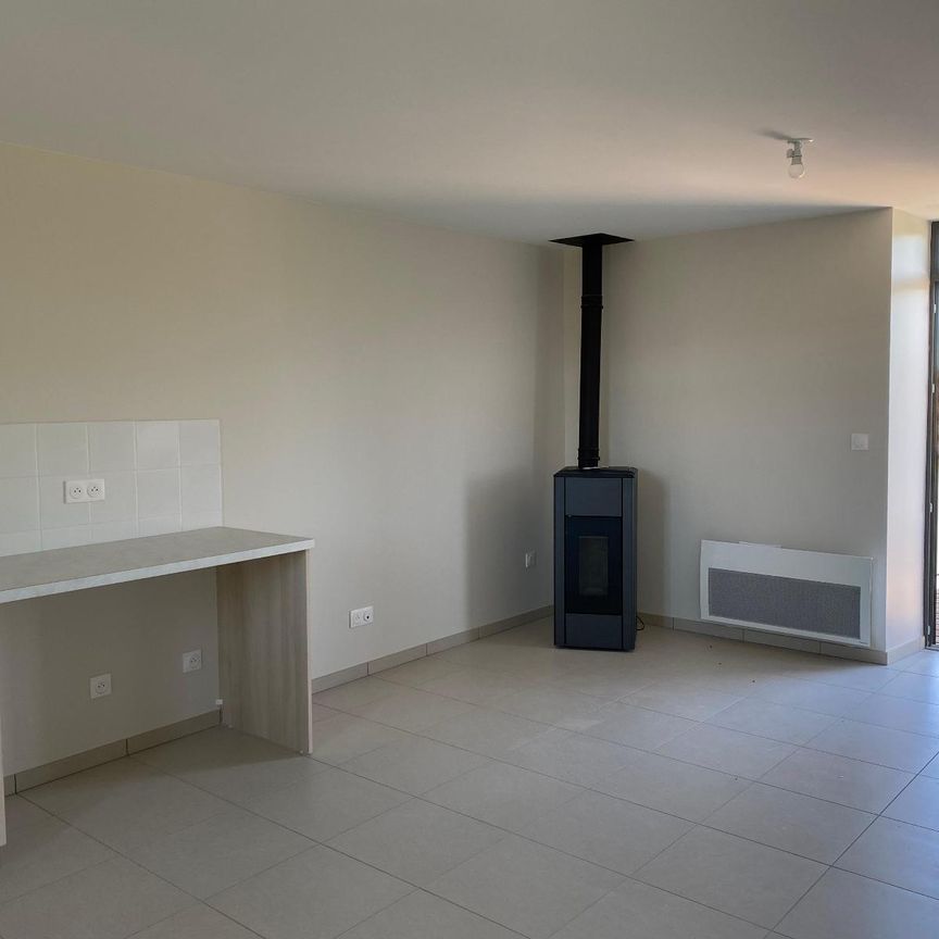 Location Appartement 2 pièces 42m² ST PIERRE ST JEAN 07140 - Photo 1