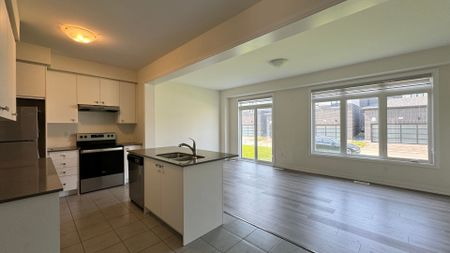 For Lease - 36 Van Wart Street, Whitby, Ontario - Photo 3