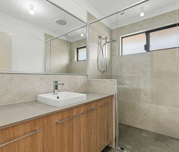 Townhouse living with space & style - Photo 6