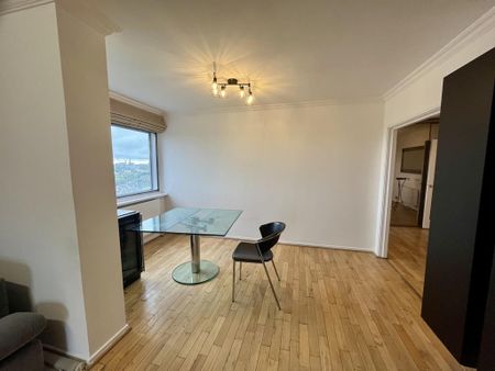 3 bedroom flat to rent - Photo 3