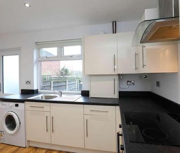 Wide Lane, Morley, LS27 - Photo 5