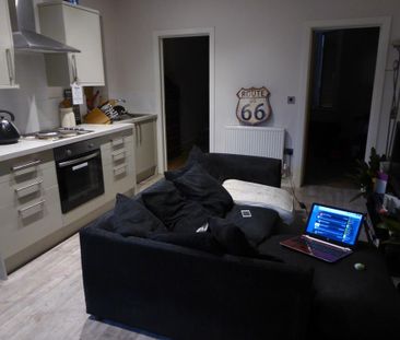 Available 2 Bed Flat - Ground Floor - Photo 5