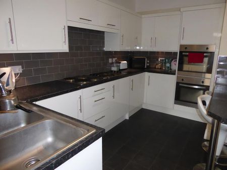 1 bedroom in a house share to rent - Photo 5