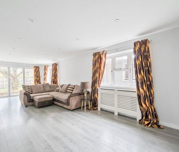 4 bedroom link detached house to rent - Photo 3