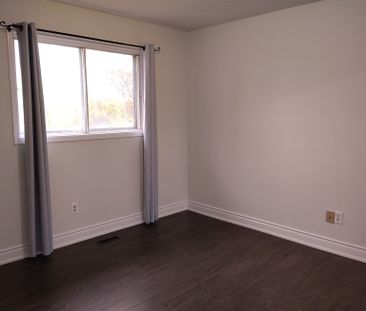 For Lease - 246 Simmons Boulevard, Brampton, Ontario - Photo 6