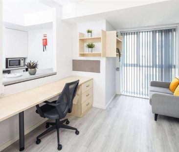 1 bedroom in a flat share to rent - Photo 3