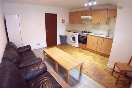 3 bedroom flat to rent - Photo 5