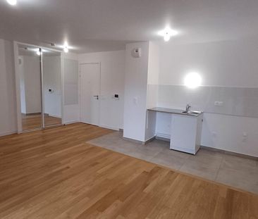 location Appartement T2 DE 49.7m² À COURBEVOIE - Photo 2