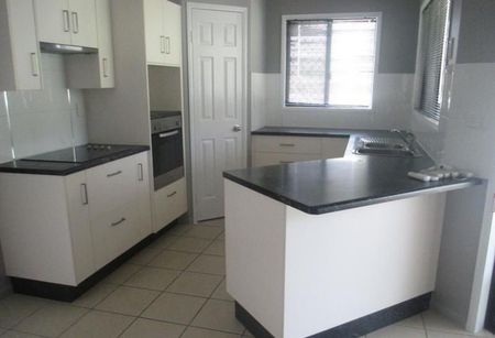 Spacious Family Living in a Quiet Cul-de-Sac - Photo 3