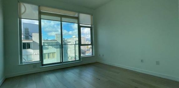 Amazing Studio Suite in the high rise building in English Bay West End - Photo 2