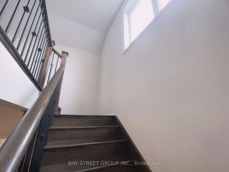 Detached Home For Lease | N9245919 - Photo 4