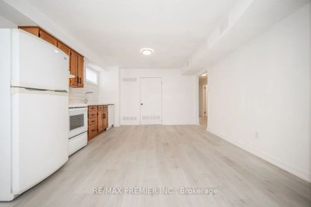 Property For Lease | W8183964 - Photo 3