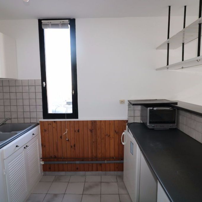 Appartement 2 pièces 42m2 MARSEILLE 8EME 750 euros - Photo 1