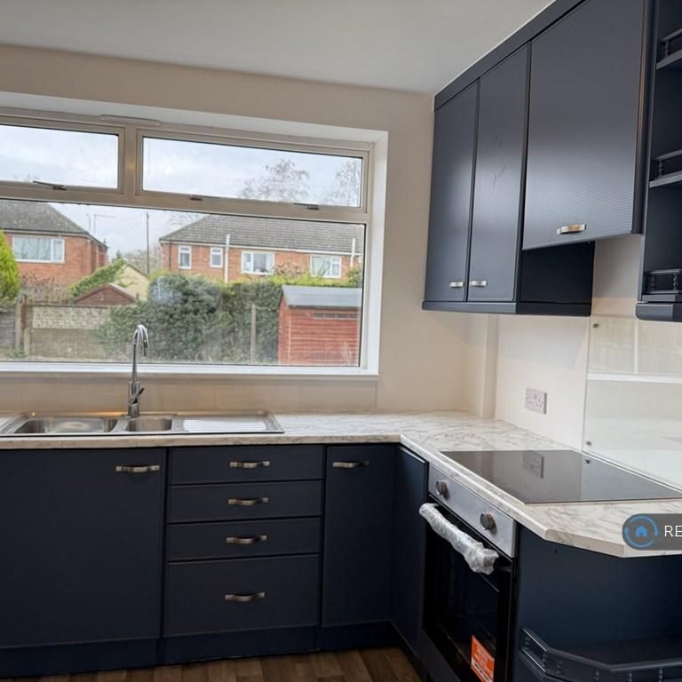 3 bedroom semi-detached house to rent - Photo 1