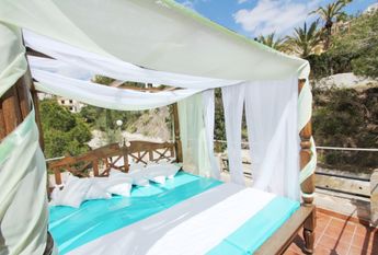 Villa for rent in Cumbre del Sol with 5 bedrooms